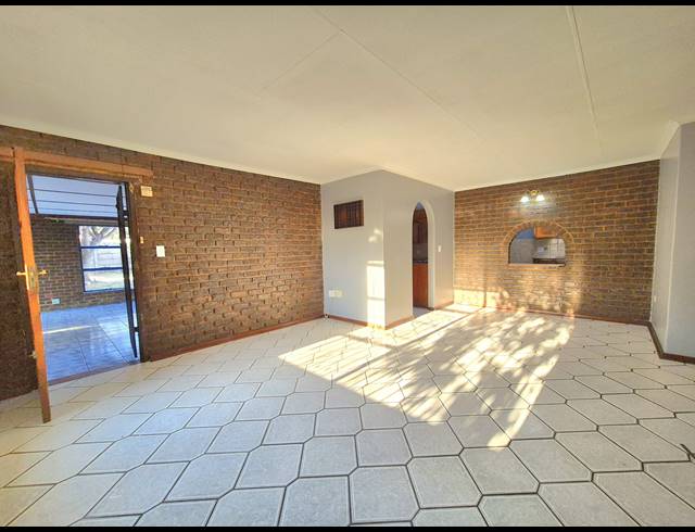 2 BEDROOM HOUSE TO LET IN DALPARK